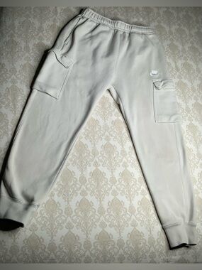Nike Sportswear Club Fleece Cargo Jogger Pants Men’s Small Light Tan/Cream